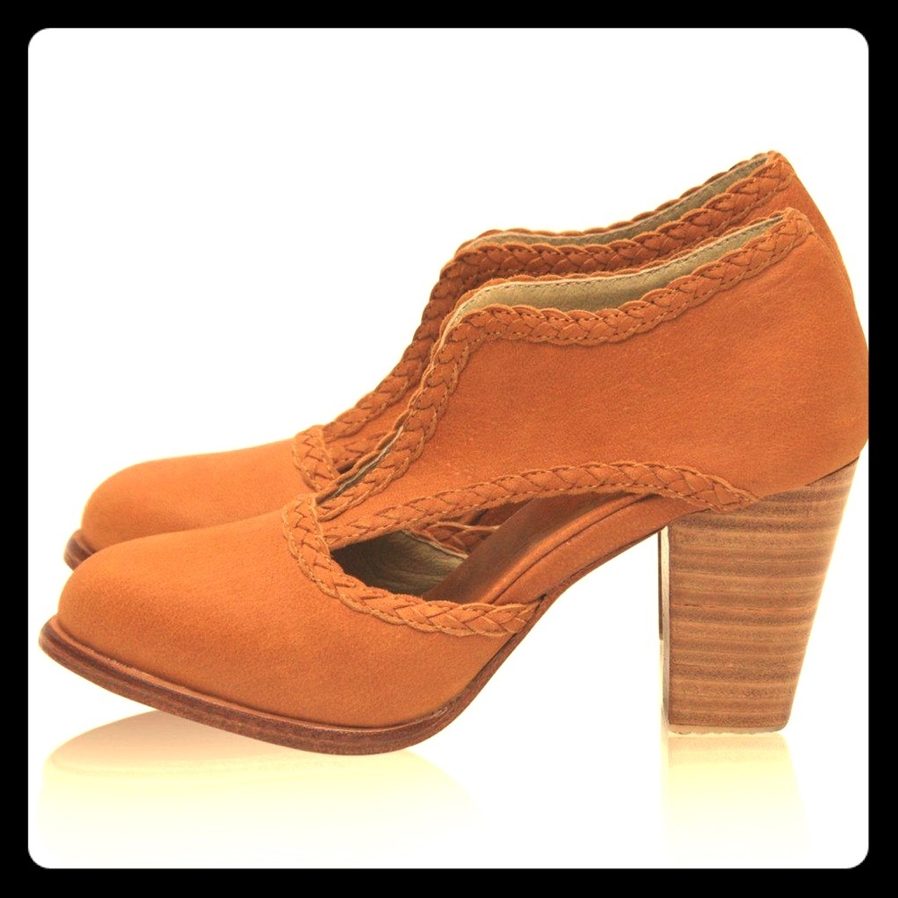 Bali Elf Spirit Walker booties, dark tan, 9, new